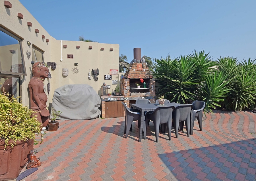 7 Bedroom Property for Sale in Bloubergrant Western Cape